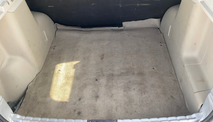 2014 Nissan Terrano XV D THP 110 PS, Diesel, Manual, 65,489 km, Boot Inside