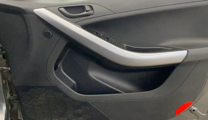 2020 Tata NEXON XMA PETROL, Petrol, Automatic, 81,670 km, Driver Side Door Panels Control
