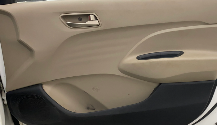 2019 Hyundai NEW SANTRO SPORTZ CNG, CNG, Manual, 1,38,197 km, Driver Side Door Panels Control