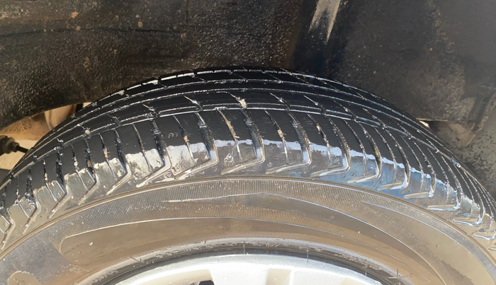 2017 Datsun Redi Go T (O), Petrol, Manual, 55,449 km, Right Front Tyre Tread