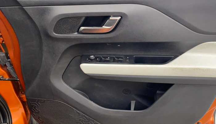 2022 Tata PUNCH CREATIVE  MT, Petrol, Manual, 28,283 km, Driver Side Door Panels Control
