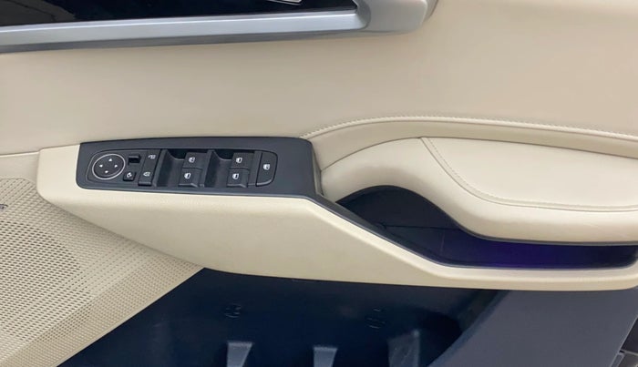 2023 KIA CARENS LUXURY PLUS 1.5 PETROL DCT 7 STR, Petrol, Automatic, 15,166 km, Driver Side Door Panels Control