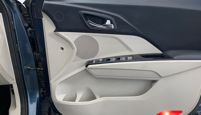 2019 Mahindra XUV300 W8 1.2 PETROL, Petrol, Manual, 84,109 km, Driver Side Door Panels Control