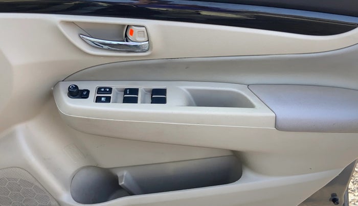 2017 Maruti Ciaz ALPHA 1.4 PETROL, Petrol, Manual, 60,471 km, Driver Side Door Panels Control