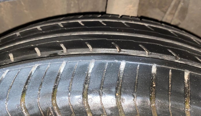 2022 Skoda SLAVIA STYLE 1.0L TSI AT, Petrol, Automatic, 28,140 km, Left Front Tyre Tread