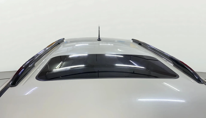2022 Mahindra XUV300 W6 1.5 DIESEL AMT, Diesel, Automatic, 24,304 km, Moonroof/ Sunroof
