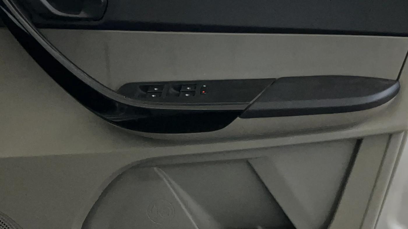 2017 Tata Tiago XT PETROL, Petrol, Manual, 66,671 km, Driver Side Door Panels Control