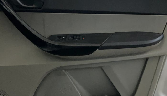 2017 Tata Tiago XT PETROL, Petrol, Manual, 66,624 km, Driver Side Door Panels Control