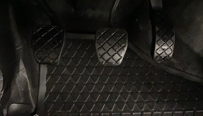 2018 Skoda Rapid AMBITION 1.6 MPI MT, Petrol, Manual, 36,544 km, Pedals