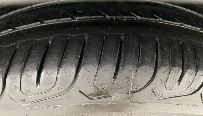 2018 Skoda Rapid AMBITION 1.6 MPI MT, Petrol, Manual, 36,544 km, Right Front Tyre Tread