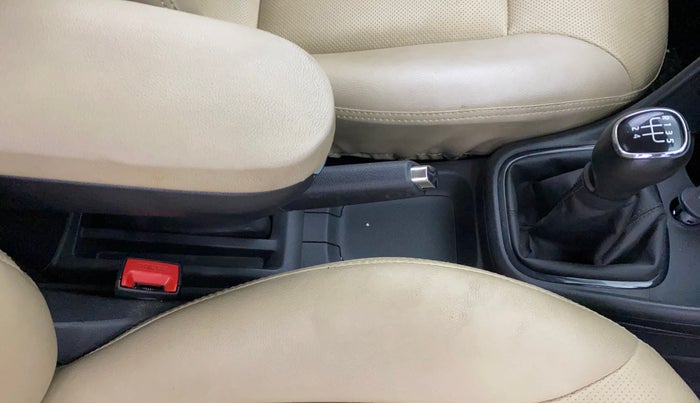 2018 Skoda Rapid AMBITION 1.6 MPI MT, Petrol, Manual, 36,544 km, Gear Lever