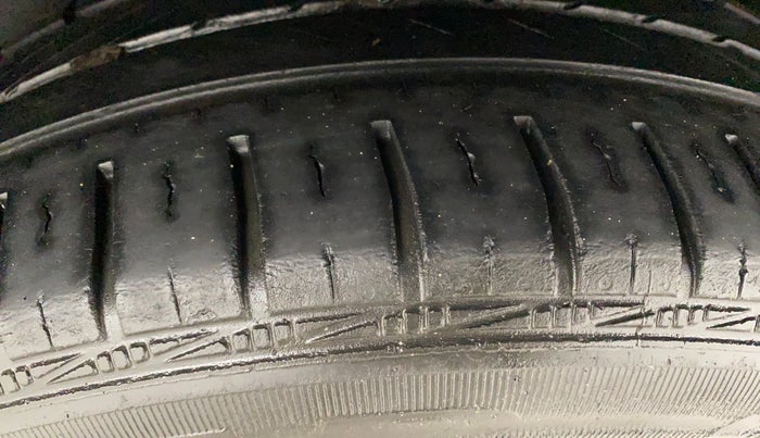 2018 Skoda Rapid AMBITION 1.6 MPI MT, Petrol, Manual, 36,544 km, Left Rear Tyre Tread