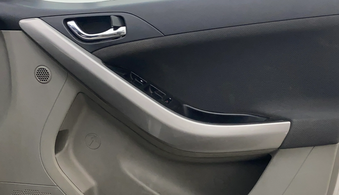 2019 Tata NEXON XZ PLUS DIESEL, Diesel, Manual, 1,10,186 km, Driver Side Door Panels Control