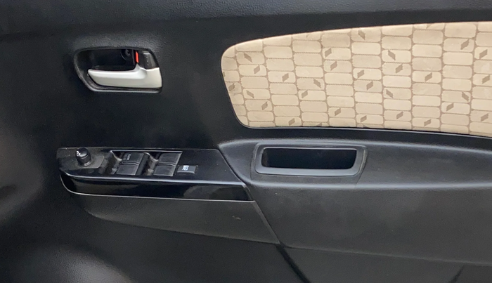 2017 Maruti Wagon R 1.0 VXI, Petrol, Manual, 47,867 km, Driver Side Door Panels Control