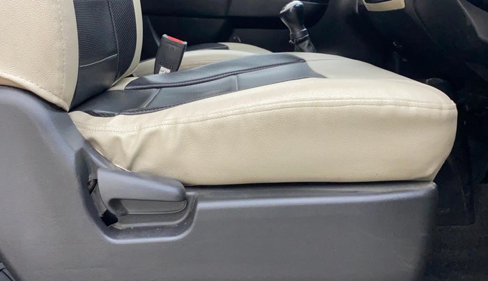 2017 Maruti Wagon R 1.0 VXI, Petrol, Manual, 47,867 km, Driver Side Adjustment Panel