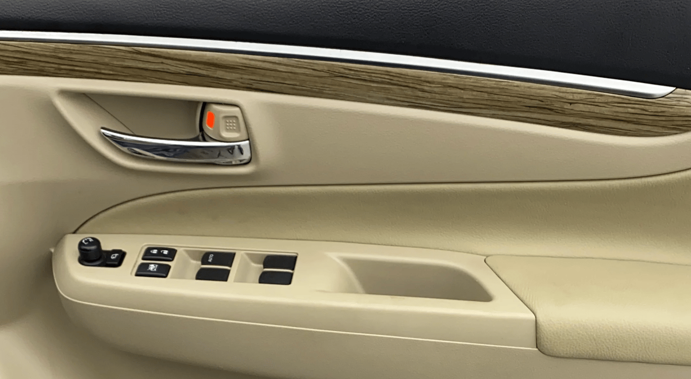 2019 Maruti Ciaz ZETA 1.5 SHVS MT PETROL, Petrol, Manual, 47,102 km, Driver Side Door Panels Control