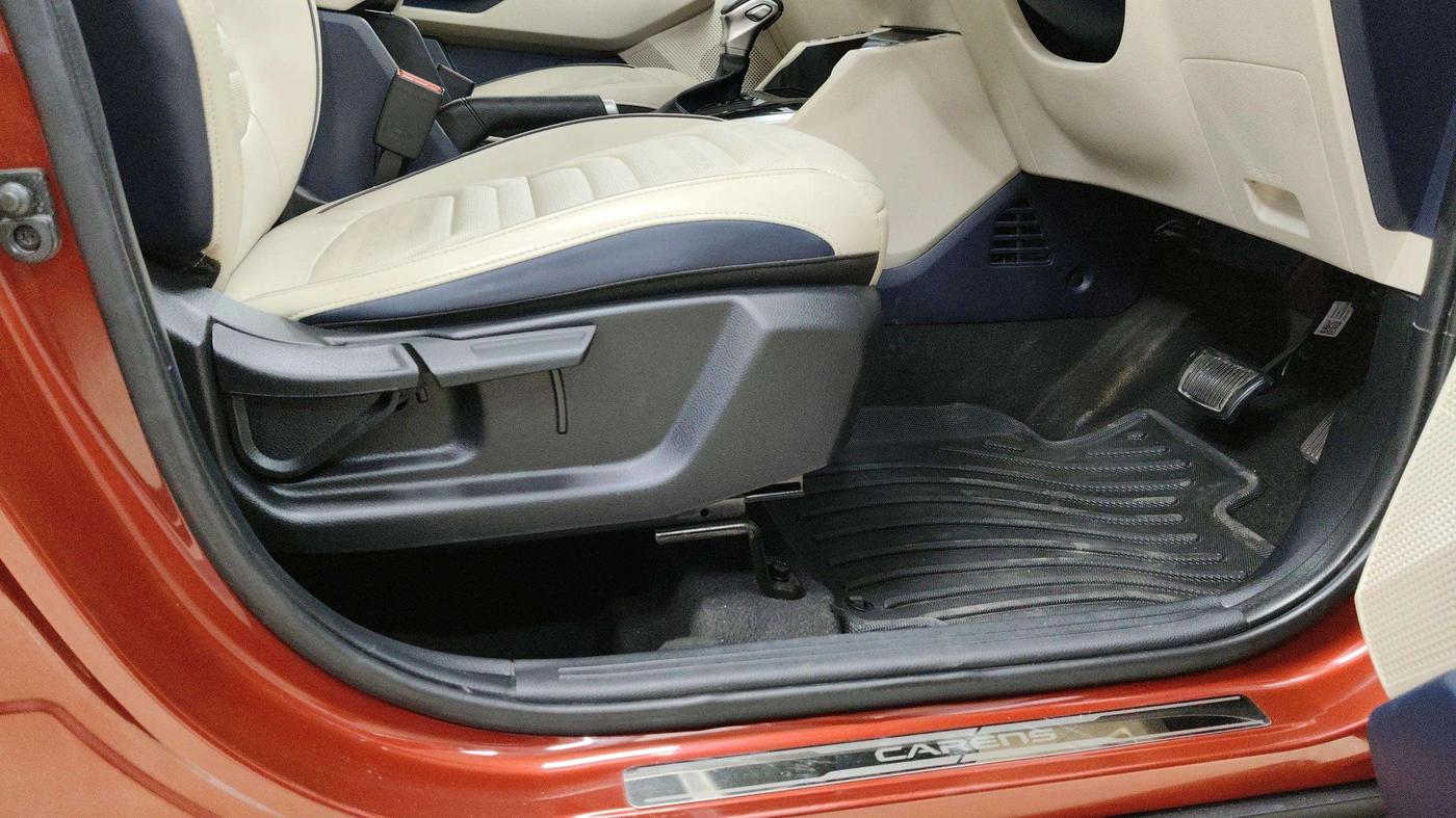 2025 KIA CARENS Luxury Plus 1.5 Turbo Petrol DCT 7 STR, Petrol, Automatic, 7,498 km, Driver Side Adjustment Panel