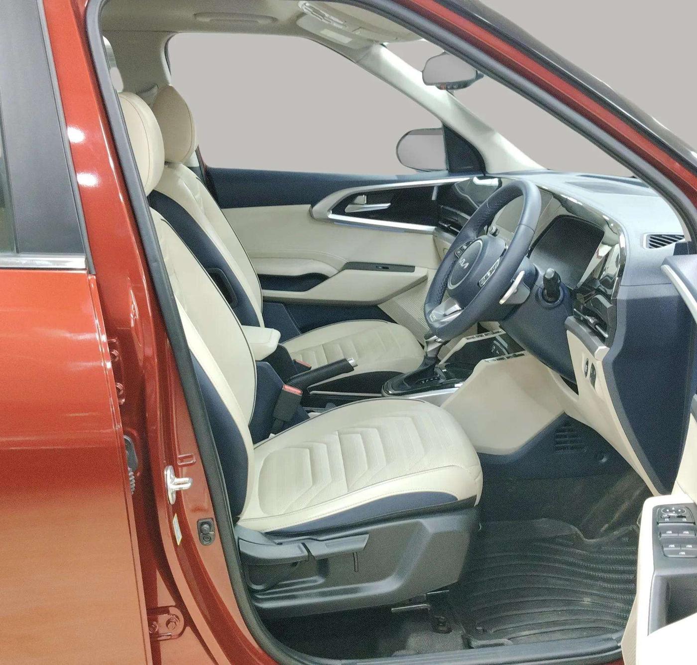 2025 KIA CARENS Luxury Plus 1.5 Turbo Petrol DCT 7 STR, Petrol, Automatic, 7,498 km, Right Side Front Door Cabin