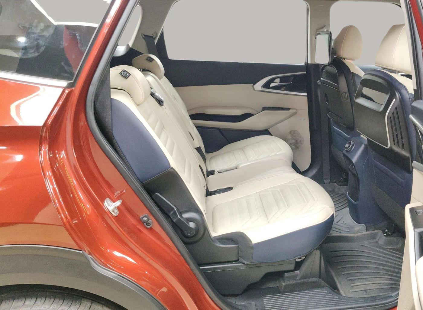 2025 KIA CARENS Luxury Plus 1.5 Turbo Petrol DCT 7 STR, Petrol, Automatic, 7,498 km, Right Side Rear Door Cabin