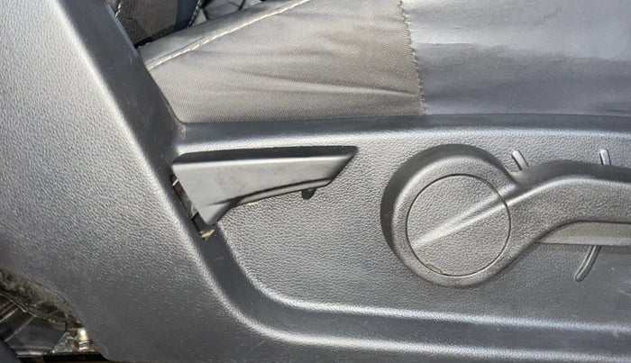 2021 Mahindra Thar LX D 4WD MT CONVERTIBLE, Diesel, Manual, 84,191 km, Driver Side Adjustment Panel
