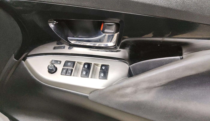 2019 Toyota Innova Crysta 2.4 ZX 7 STR, Diesel, Manual, 84,087 km, Driver Side Door Panels Control
