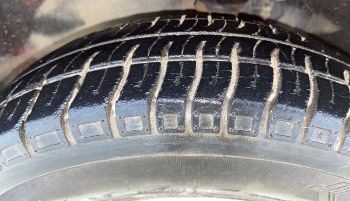 2014 Maruti Alto 800 LXI CNG, CNG, Manual, 94,913 km, Left Front Tyre Tread