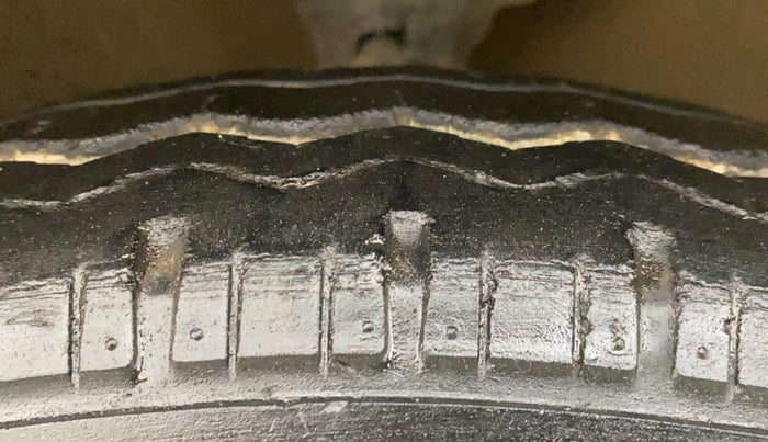 2022 Maruti Eeco 5 STR AC CNG (O), CNG, Manual, 24,381 km, Right Front Tyre Tread