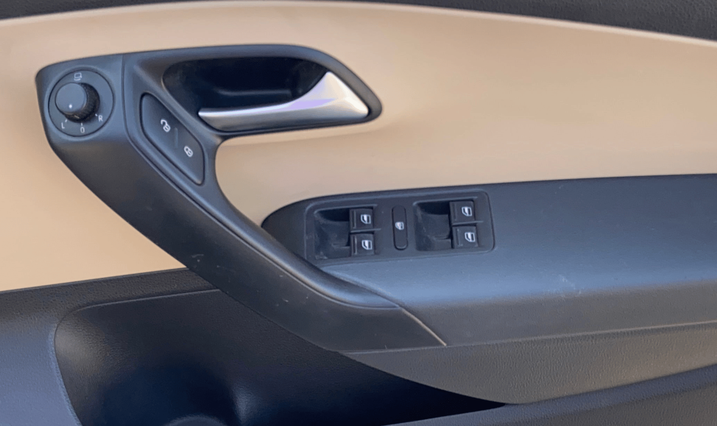2018 Volkswagen Ameo HIGHLINE PLUS 1.5L AT 16 ALLOY, Diesel, Automatic, 87,218 km, Driver Side Door Panels Control
