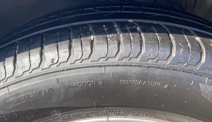 2018 Volkswagen Ameo HIGHLINE PLUS 1.5L AT 16 ALLOY, Diesel, Automatic, 86,982 km, Left Front Tyre Tread