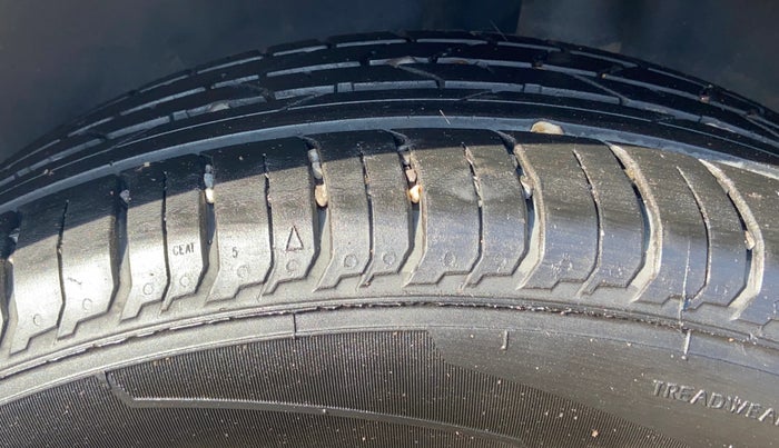 2018 Volkswagen Ameo HIGHLINE PLUS 1.5L AT 16 ALLOY, Diesel, Automatic, 86,982 km, Left Rear Tyre Tread