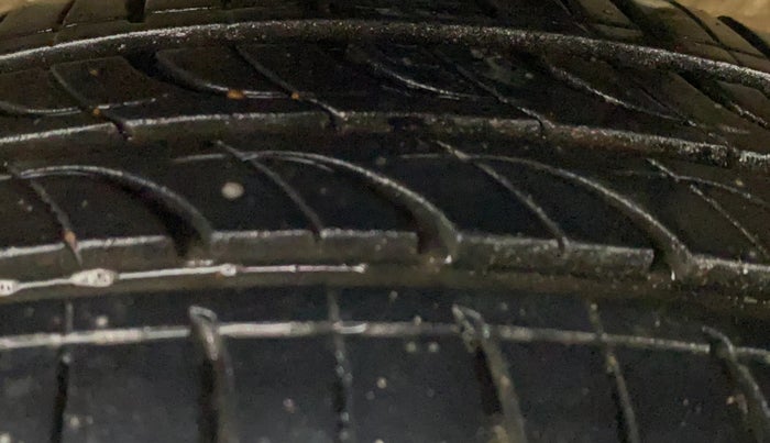 2013 Maruti Zen Estilo VXI, Petrol, Manual, 47,516 km, Left Front Tyre Tread