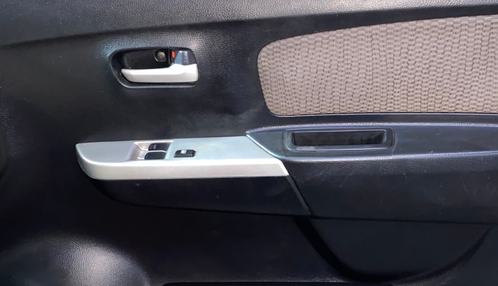 2013 Maruti Wagon R 1.0 LXI, Petrol, Manual, 23,167 km, Driver Side Door Panels Control