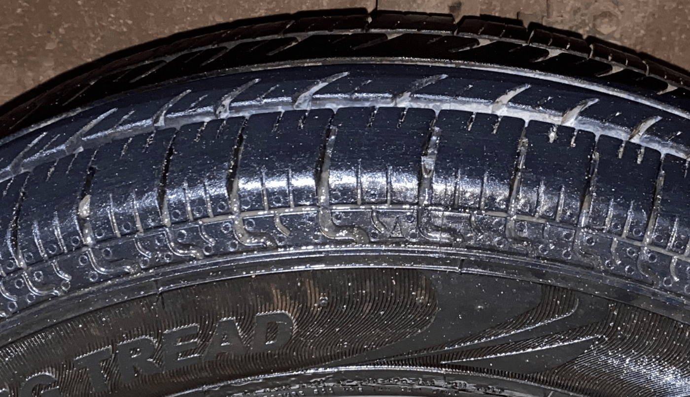 2013 Maruti Wagon R 1.0 LXI, Petrol, Manual, 23,167 km, Left Front Tyre Tread