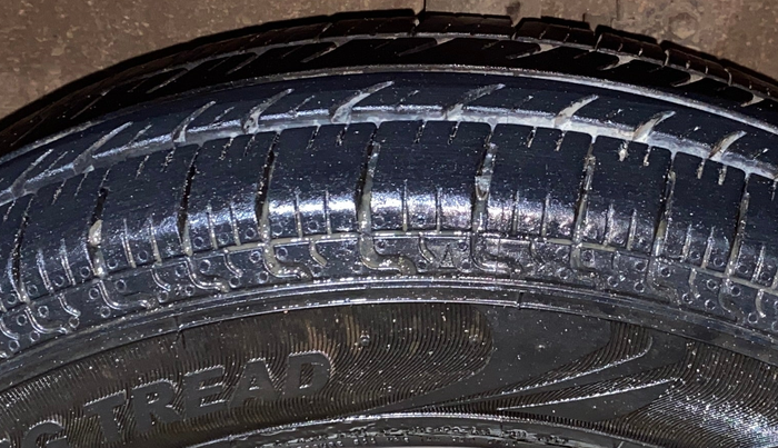 2013 Maruti Wagon R 1.0 LXI, Petrol, Manual, 23,167 km, Left Front Tyre Tread