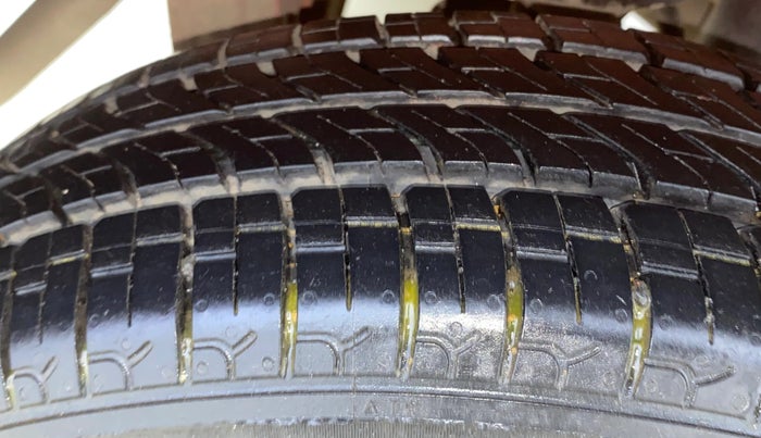 2016 Maruti Alto K10 LXI CNG, CNG, Manual, 34,831 km, Right Rear Tyre Tread
