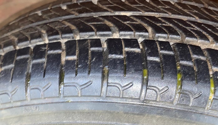 2016 Maruti Alto K10 LXI CNG, CNG, Manual, 34,831 km, Left Front Tyre Tread