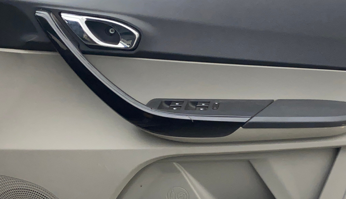 2016 Tata Tiago XZ PETROL, Petrol, Manual, 12,101 km, Driver Side Door Panels Control
