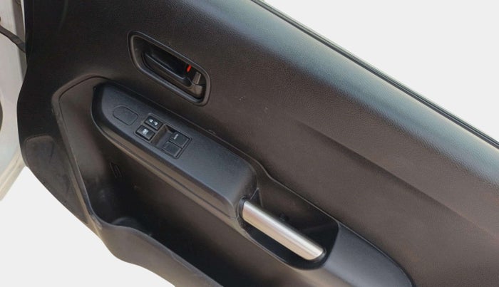 2018 Maruti IGNIS SIGMA 1.2, Petrol, Manual, 65,580 km, Driver Side Door Panels Control