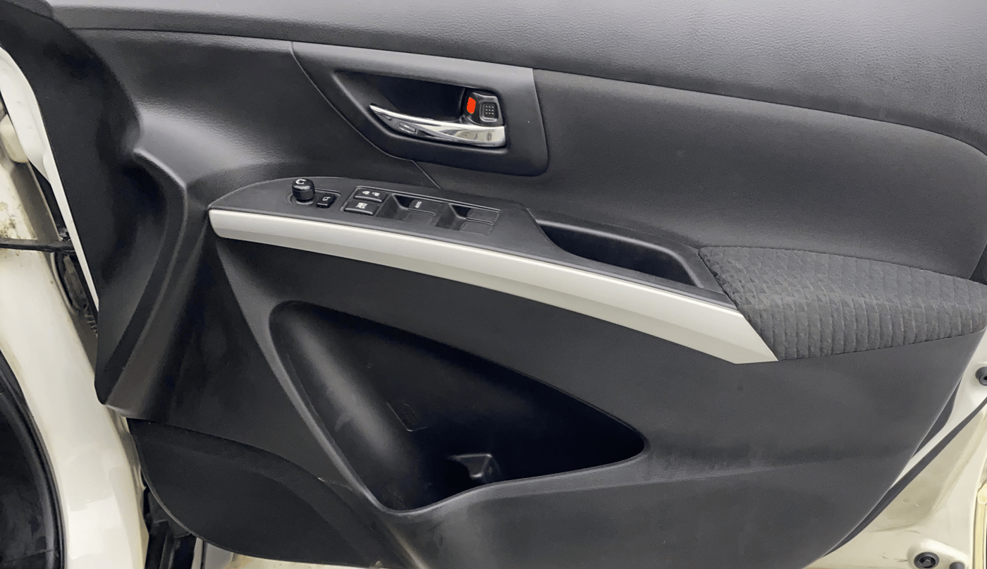 2017 Maruti S Cross ZETA 1.3, Diesel, Manual, 1,02,030 km, Driver Side Door Panels Control