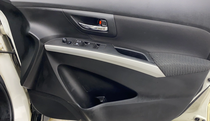 2017 Maruti S Cross ZETA 1.3, Diesel, Manual, 1,02,030 km, Driver Side Door Panels Control