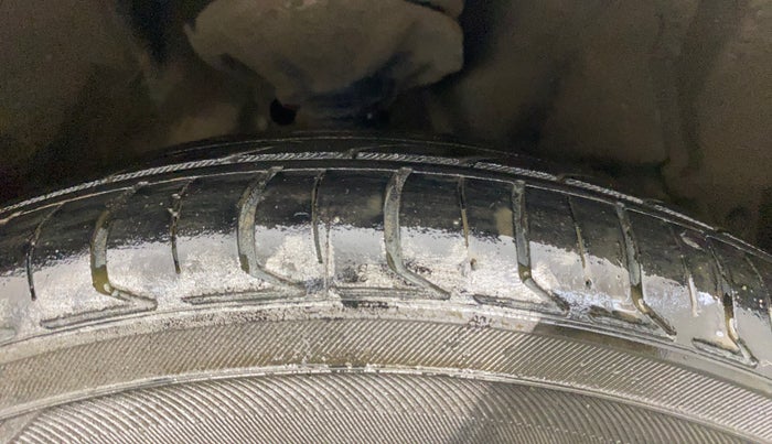 2014 Maruti Celerio VXI CNG, CNG, Manual, 1,33,422 km, Right Front Tyre Tread