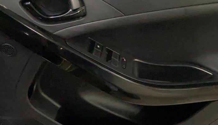 2022 Tata NEXON XZ PLUS (PREMIUM) KAZIRANGA DIESEL, Diesel, Manual, 57,219 km, Driver Side Door Panels Control
