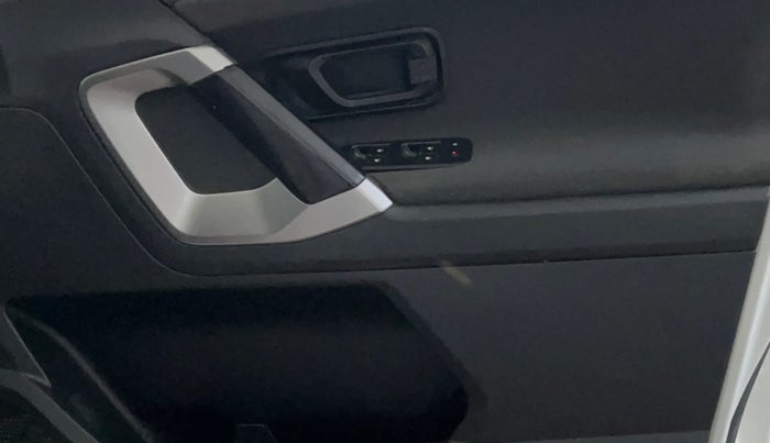 2020 Tata Harrier XM 2.0L KRYOTEC, Diesel, Manual, 95,786 km, Driver Side Door Panels Control