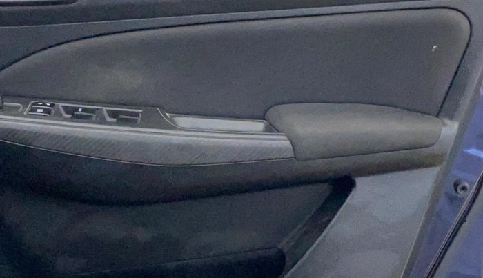 2019 Maruti Swift VXI, Petrol, Manual, 34,211 km, Driver Side Door Panels Control