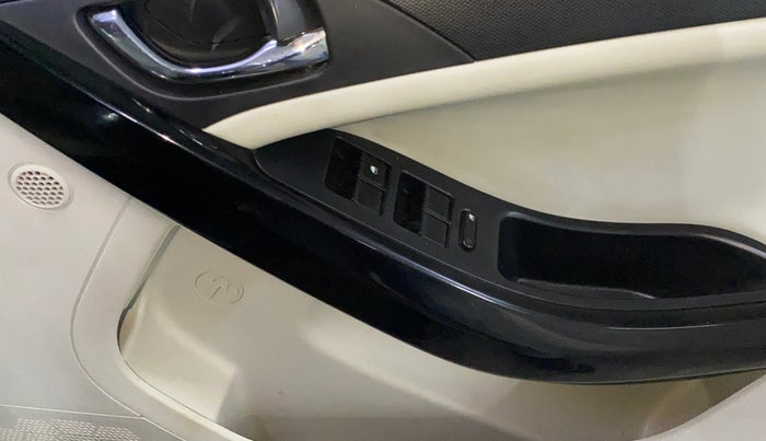 2022 Tata NEXON XZ PLUS (PREMIUM) DIESEL, Diesel, Manual, 36,761 km, Driver Side Door Panels Control