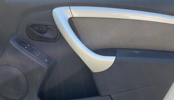 2014 Renault Duster 85 PS RXL DIESEL, Diesel, Manual, 60,772 km, Driver Side Door Panels Control