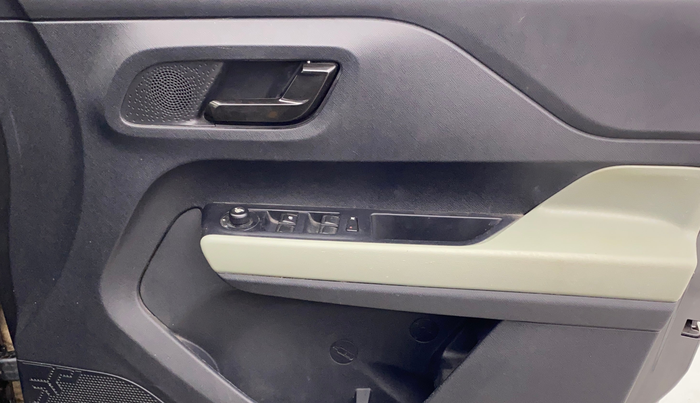 2021 Tata PUNCH ADVENTURE MT, Petrol, Manual, 38,303 km, Driver Side Door Panels Control