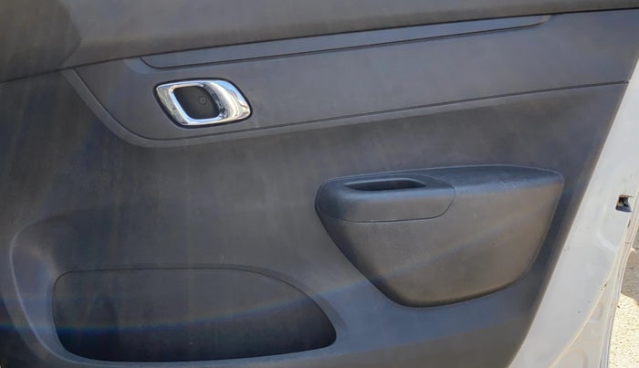 2019 Renault Kwid RXT 1.0 AMT (O), Petrol, Automatic, 21,427 km, Driver Side Door Panels Control