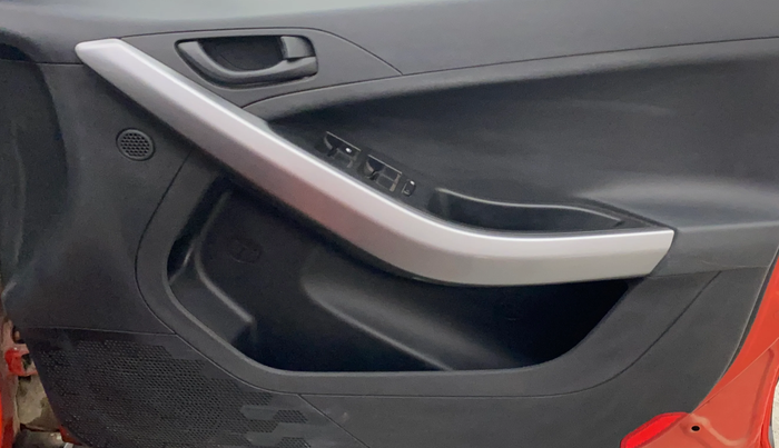 2020 Tata NEXON XM SUNROOF PETROL, Petrol, Manual, 46,889 km, Driver Side Door Panels Control