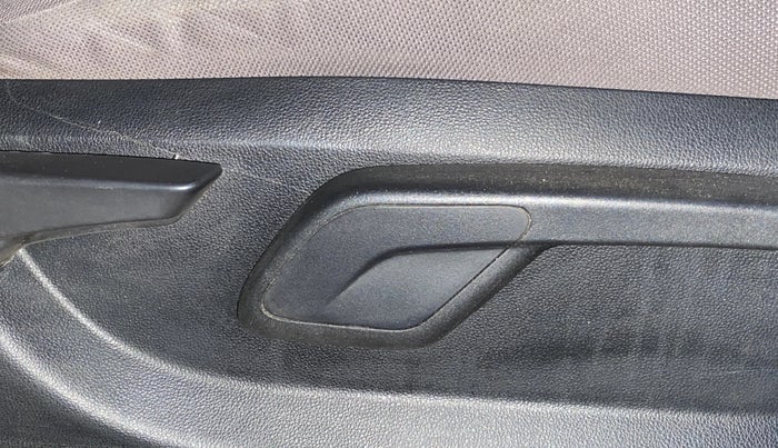 2016 Mahindra Kuv100 K6 PLUS 6 STR, Petrol, Manual, 71,388 km, Driver Side Adjustment Panel